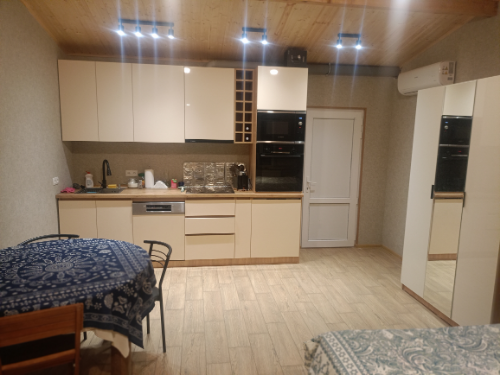 Rostomaant Marani Double Room – Queen Size Bed with Kitchen